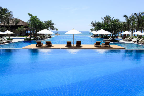 RESORT.jpg